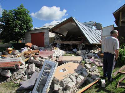 Гараж в посёлке Поляны рухнул из-за взрыва газа