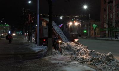 Ночью для уборки снега в Рязани привлекли дополнительную технику