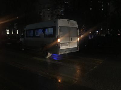 На улице Высоковольтной маршрутка сбила женщину