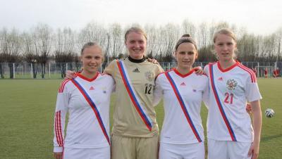 Сестёр Фокиных из Александро-Невского в футбол привела мама