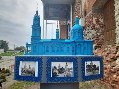 В Скопине установили макет разрушенного храма с подсветкой