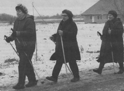 Сараевские пенсионеры освоили скандинавскую ходьбу