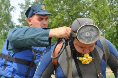 Рязанские водолазы провели масштабные учения по спасению утопающего