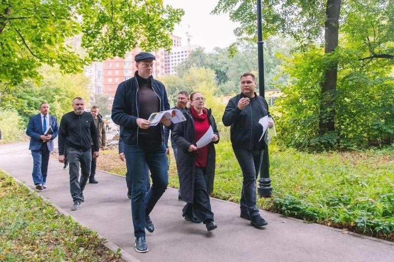 Павел Малков осмотрел благоустройство Мемориального парка героев Отечественной войны 1812 года