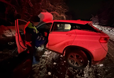 Рязанские гаишники оказали помощь водителям, пострадавшим в ДТП под Спасском