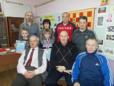 В Скопине баталии на чёрно-белых клетках ведут и стар и млад 