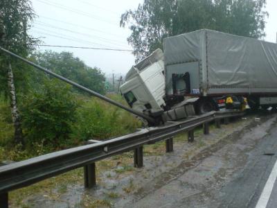 В Рязани столкнулись легковой автомобиль Audi и большегруз DAF