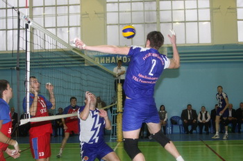 Момент финального матча между командами Московской и Рязанской областей. В атаке – рязанцы.